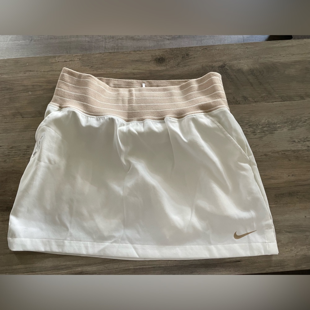 Nike Golf Sport Dry Fit Women’s size 10 Cream beige stretch waist Athletic Skort
